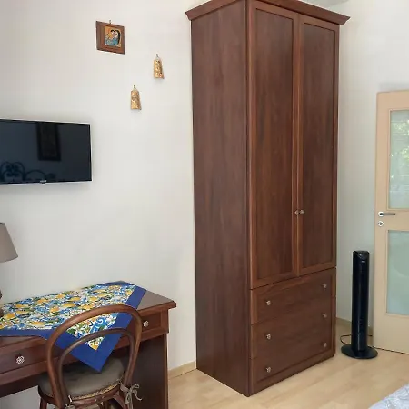 Casa Vacanza Brezza Di Maestrale Salerno Exterior photo